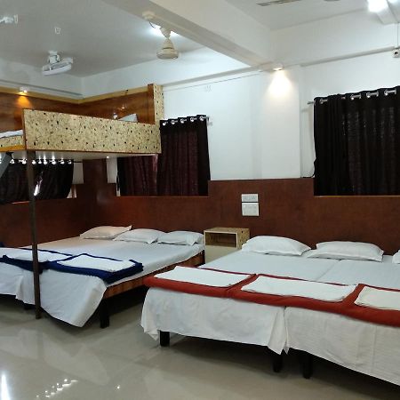 Joshi Yatri Niwas Hotel Kolhapur Eksteriør billede