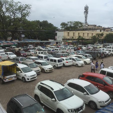 Joshi Yatri Niwas Hotel Kolhapur Eksteriør billede