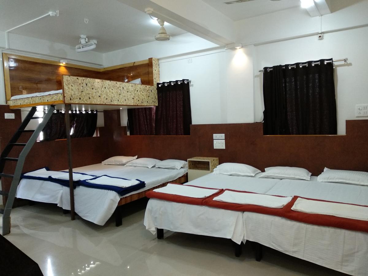 Joshi Yatri Niwas Hotel Kolhapur Eksteriør billede