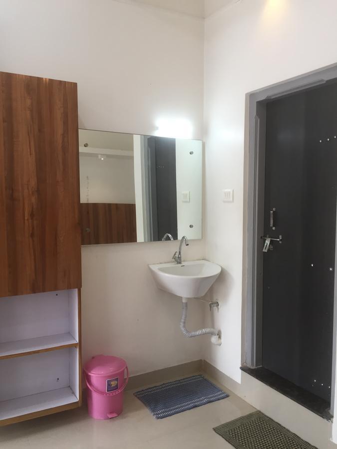 Joshi Yatri Niwas Hotel Kolhapur Eksteriør billede