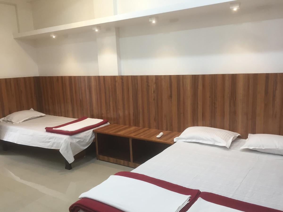 Joshi Yatri Niwas Hotel Kolhapur Eksteriør billede