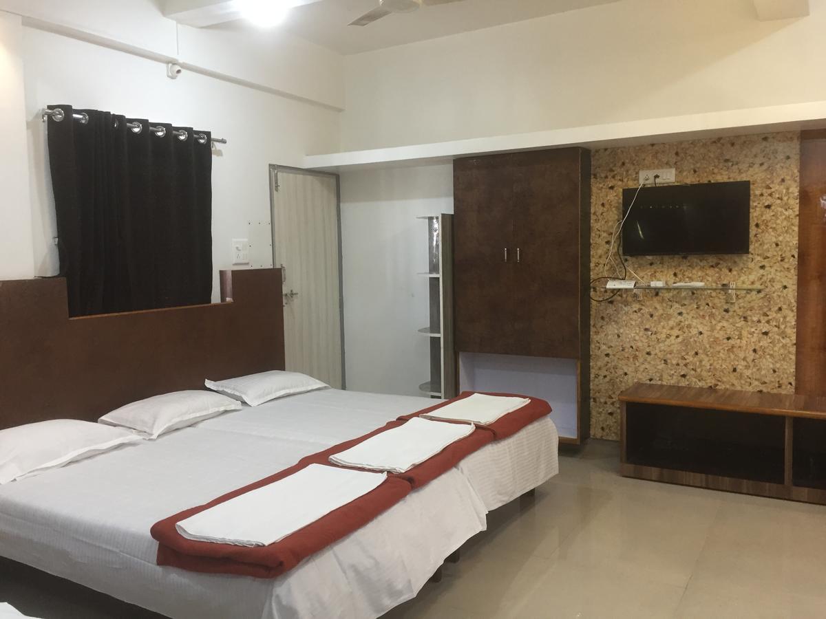 Joshi Yatri Niwas Hotel Kolhapur Eksteriør billede