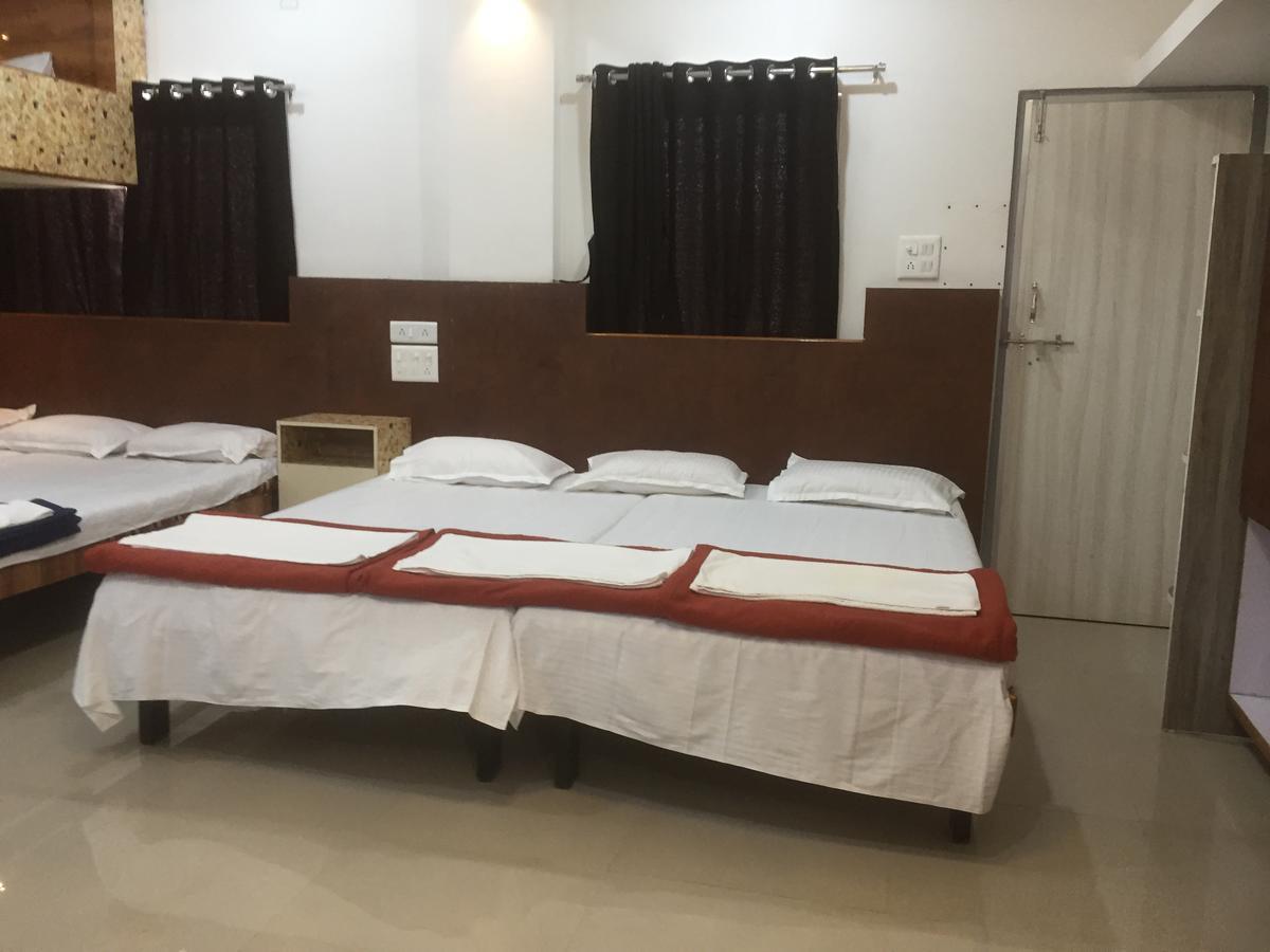 Joshi Yatri Niwas Hotel Kolhapur Eksteriør billede