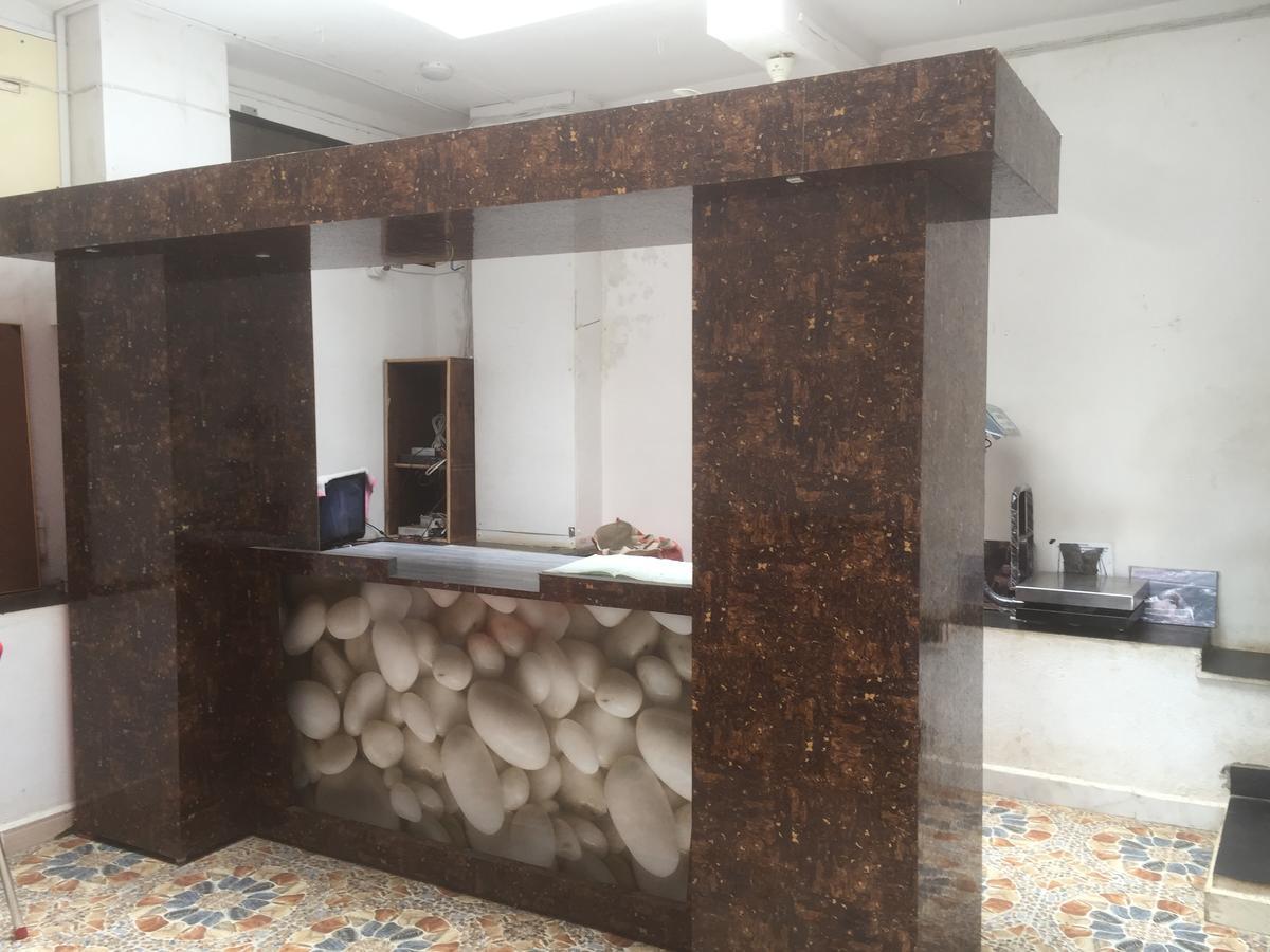 Joshi Yatri Niwas Hotel Kolhapur Eksteriør billede
