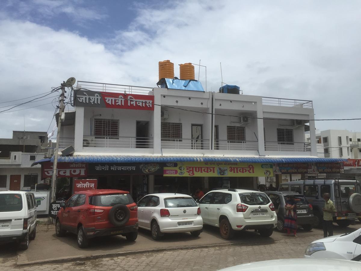 Joshi Yatri Niwas Hotel Kolhapur Eksteriør billede