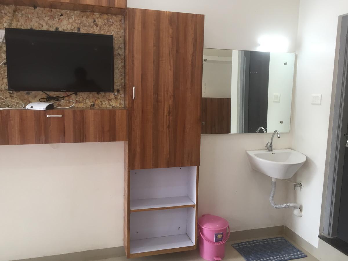 Joshi Yatri Niwas Hotel Kolhapur Eksteriør billede