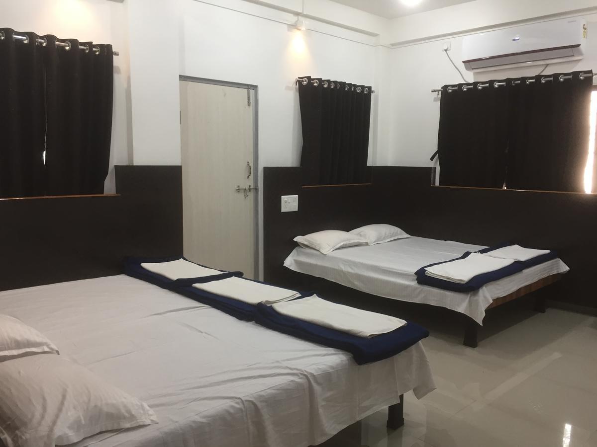 Joshi Yatri Niwas Hotel Kolhapur Eksteriør billede