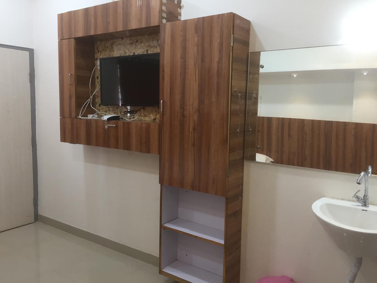 Joshi Yatri Niwas Hotel Kolhapur Eksteriør billede