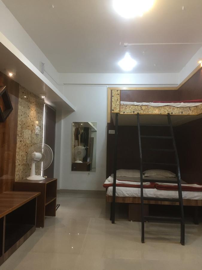 Joshi Yatri Niwas Hotel Kolhapur Eksteriør billede