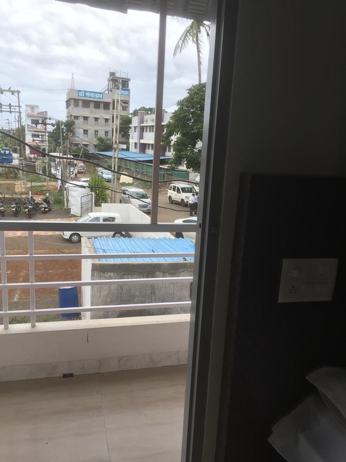 Joshi Yatri Niwas Hotel Kolhapur Eksteriør billede