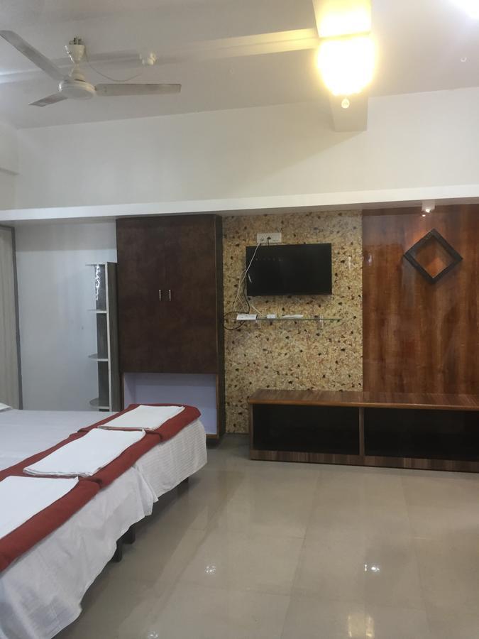 Joshi Yatri Niwas Hotel Kolhapur Eksteriør billede