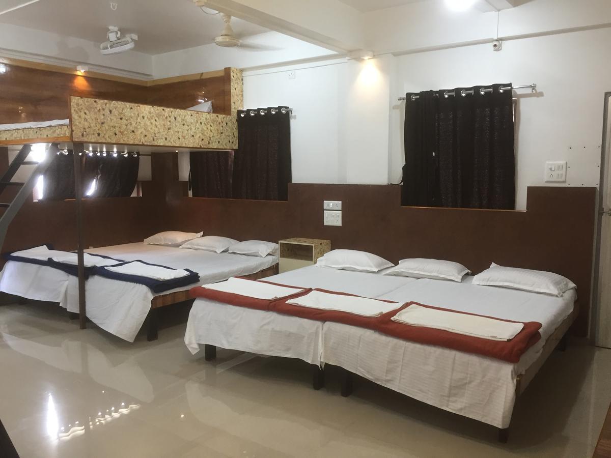 Joshi Yatri Niwas Hotel Kolhapur Eksteriør billede