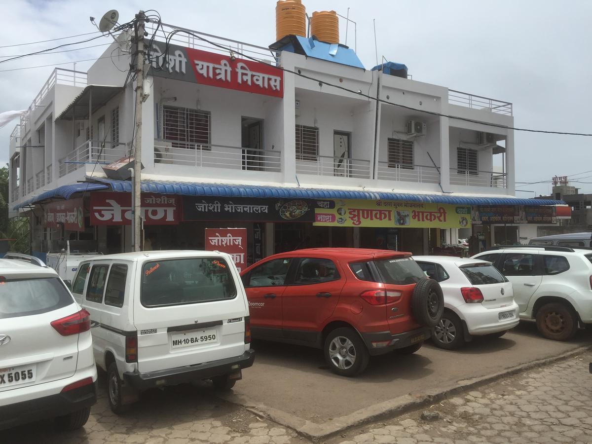Joshi Yatri Niwas Hotel Kolhapur Eksteriør billede