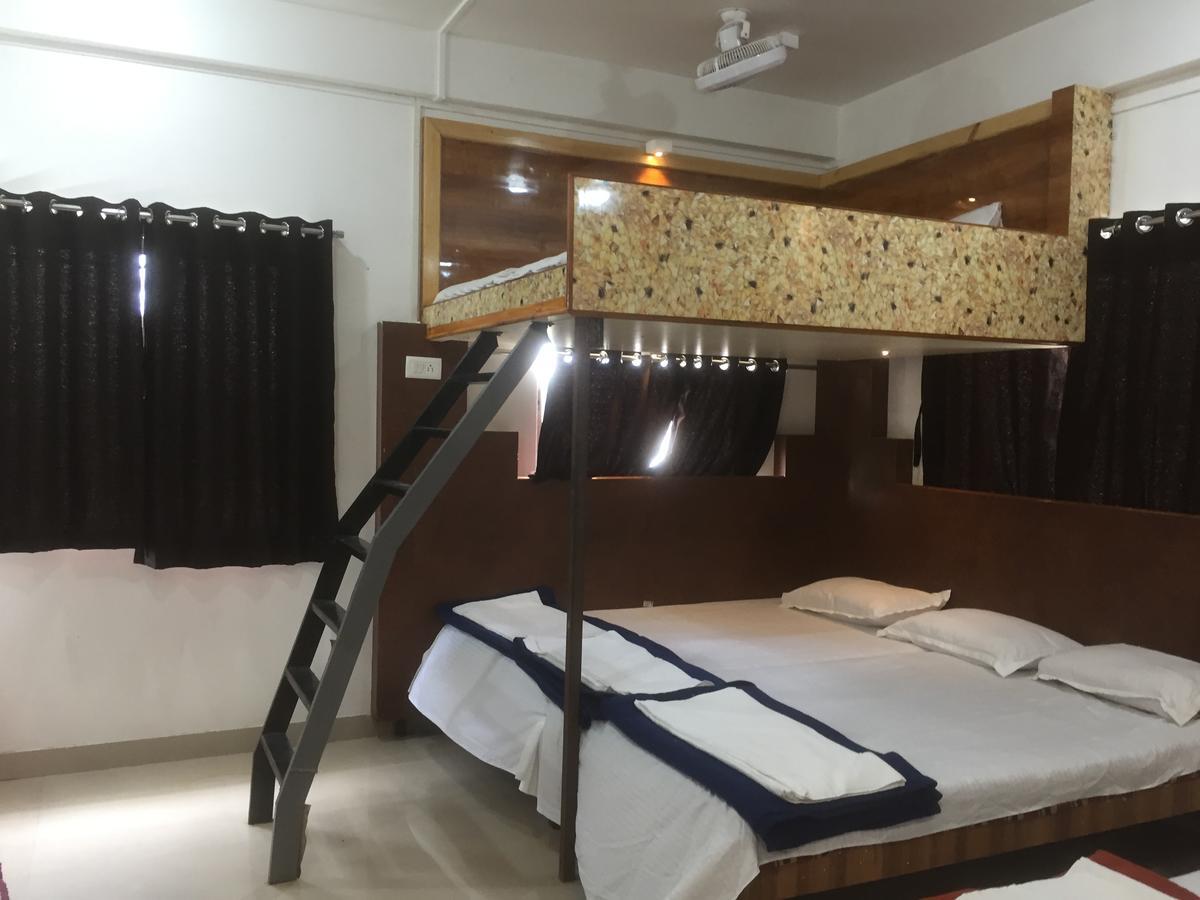 Joshi Yatri Niwas Hotel Kolhapur Eksteriør billede