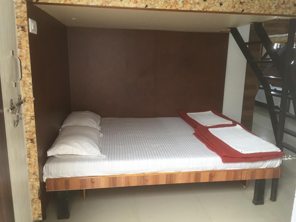 Joshi Yatri Niwas Hotel Kolhapur Eksteriør billede