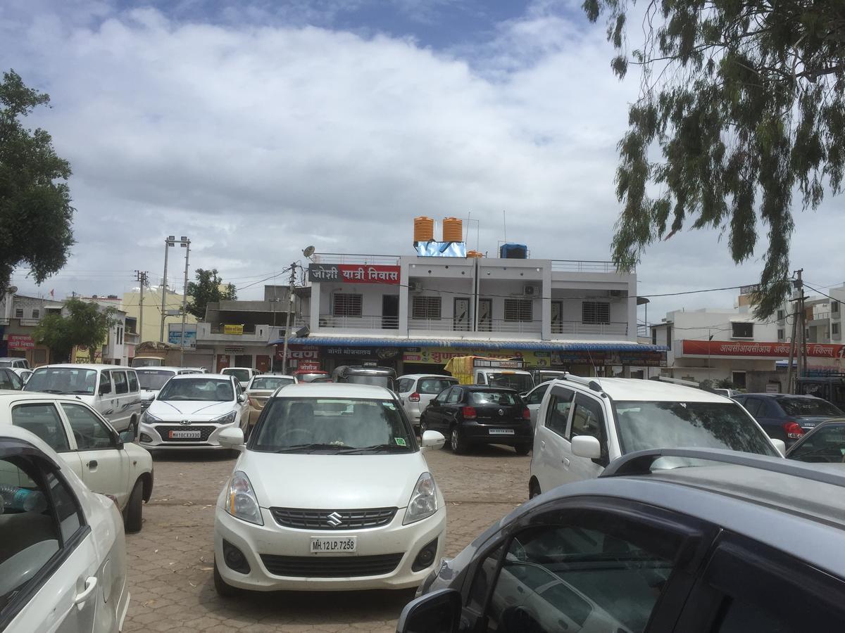 Joshi Yatri Niwas Hotel Kolhapur Eksteriør billede
